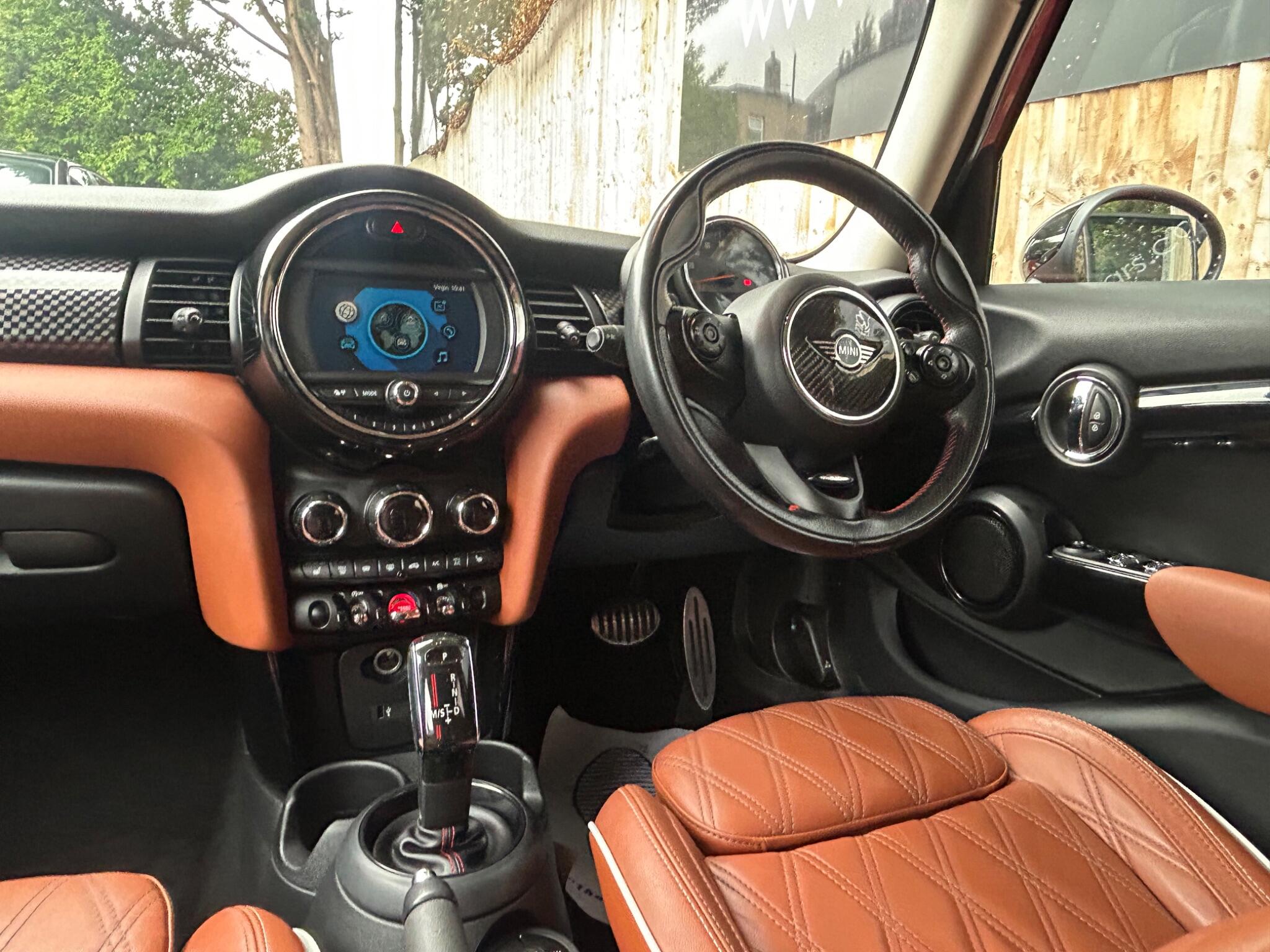 Mini Hatch view 28