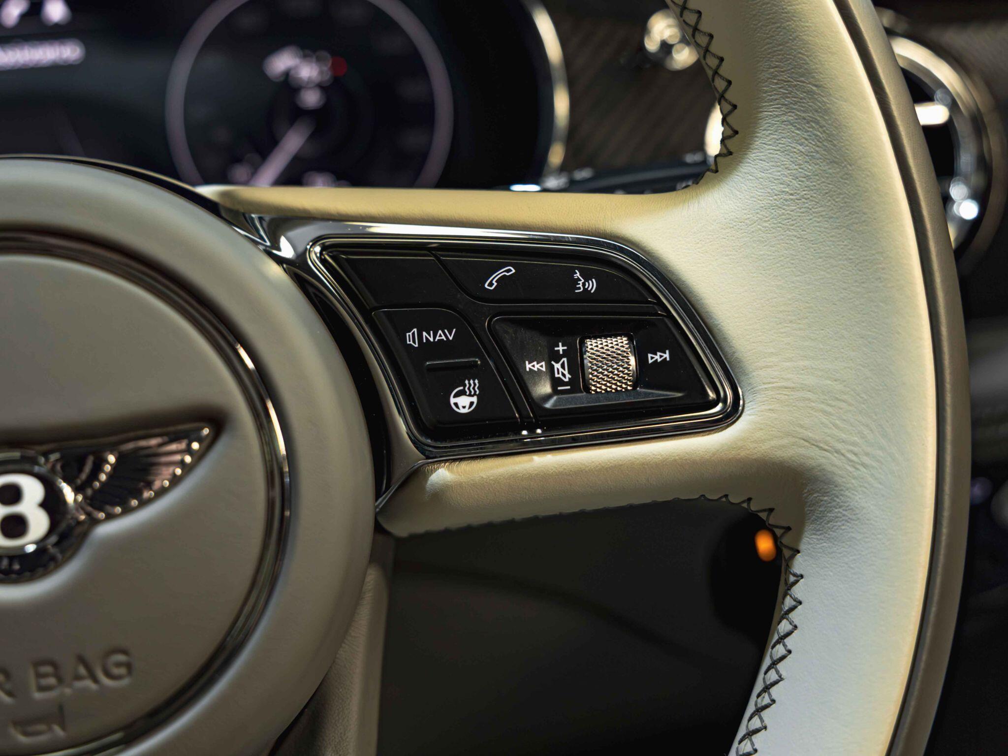 Bentley Bentayga view 22