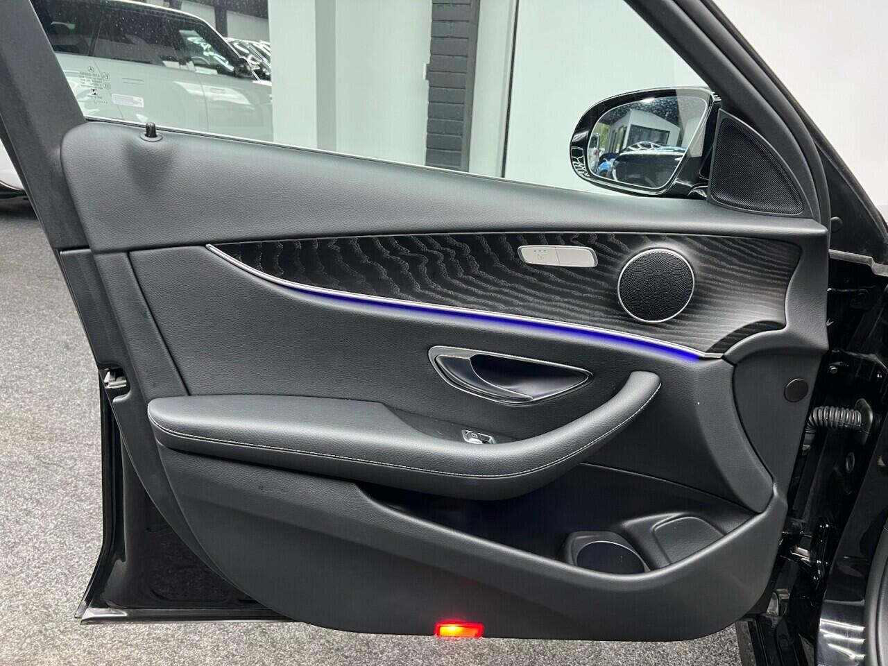 Mercedes-Benz E-Class view 27