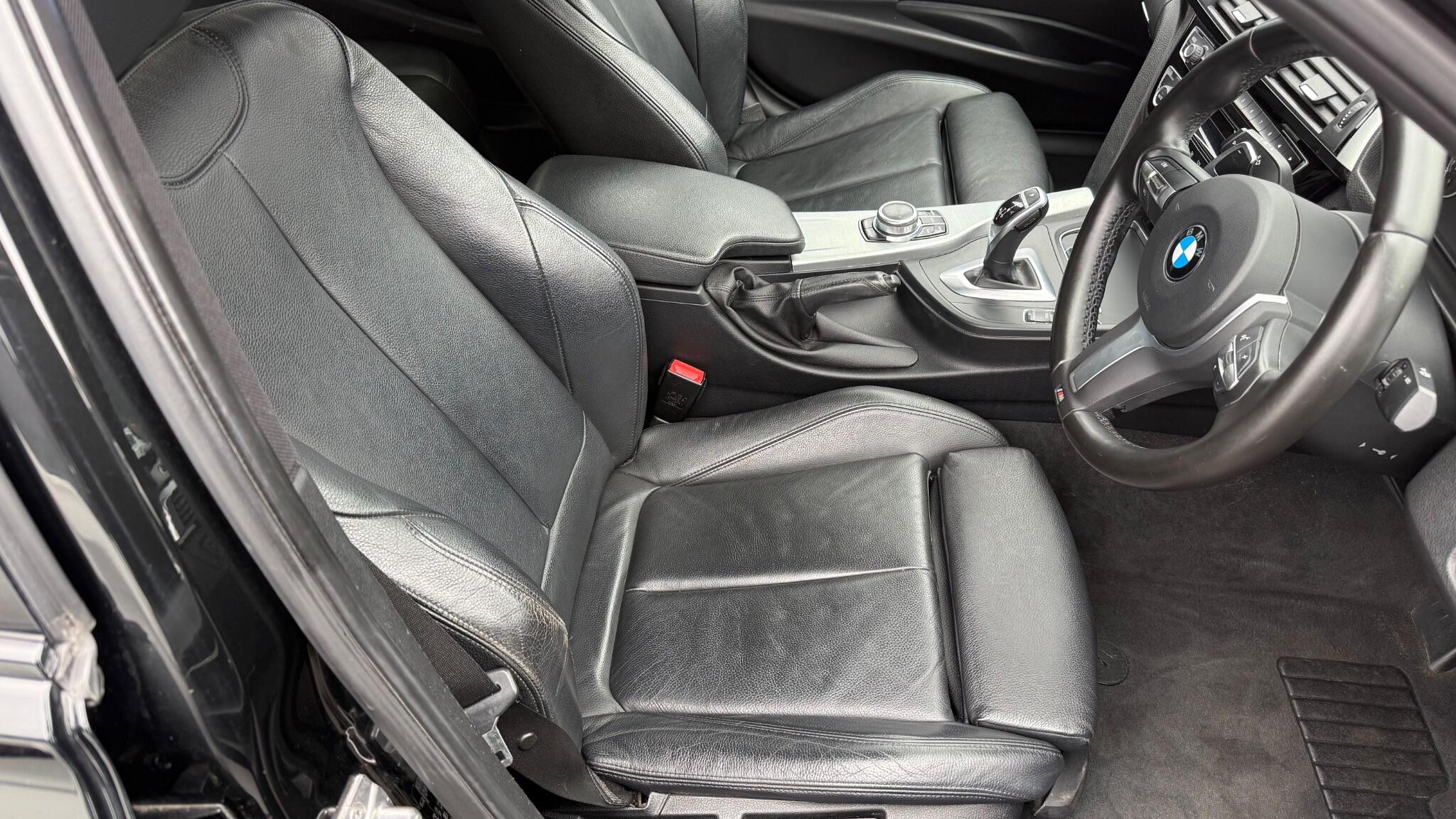 BMW 3 Series view 24