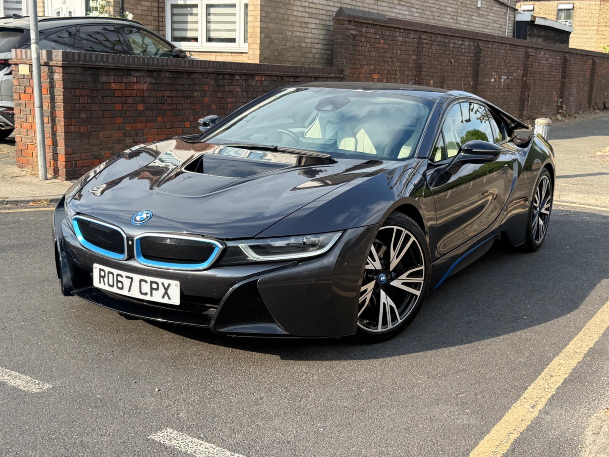 BMW I8 view 3