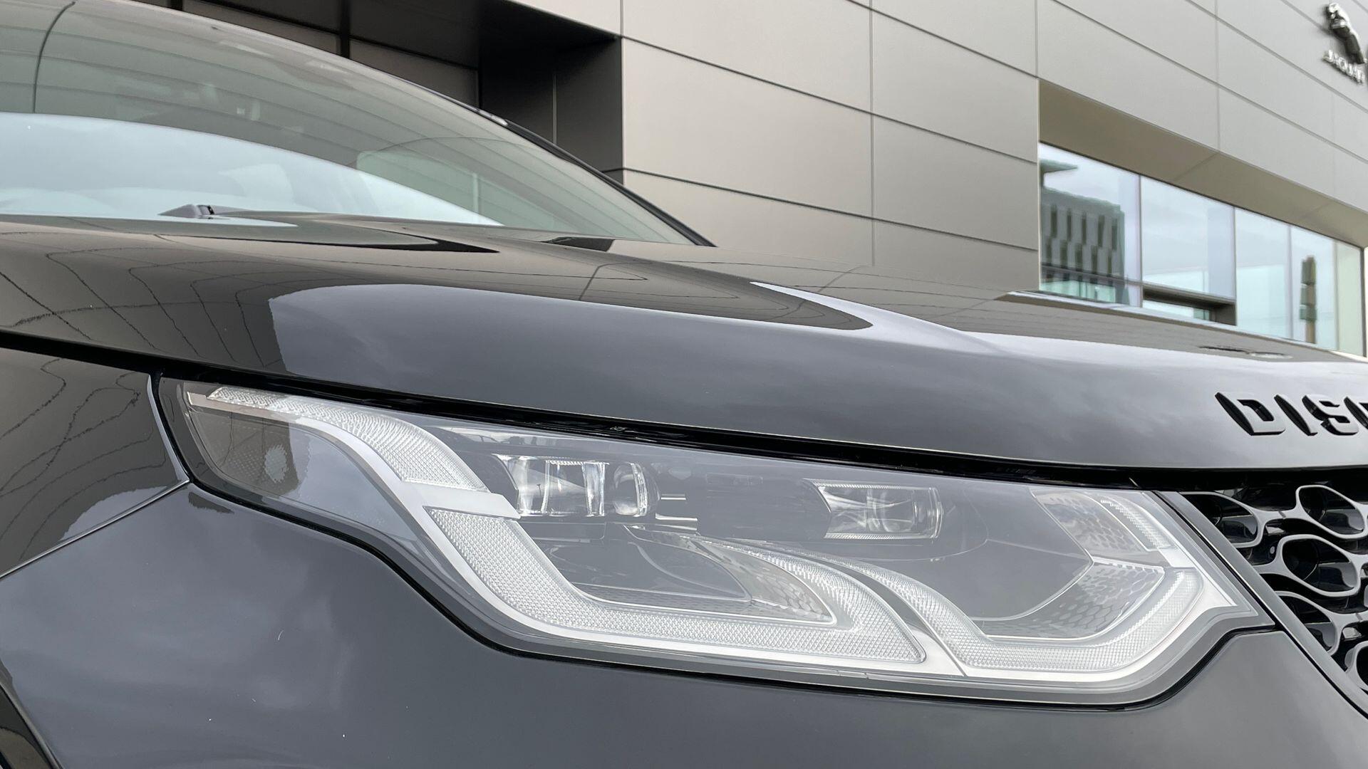 Land Rover Discovery Sport view 17