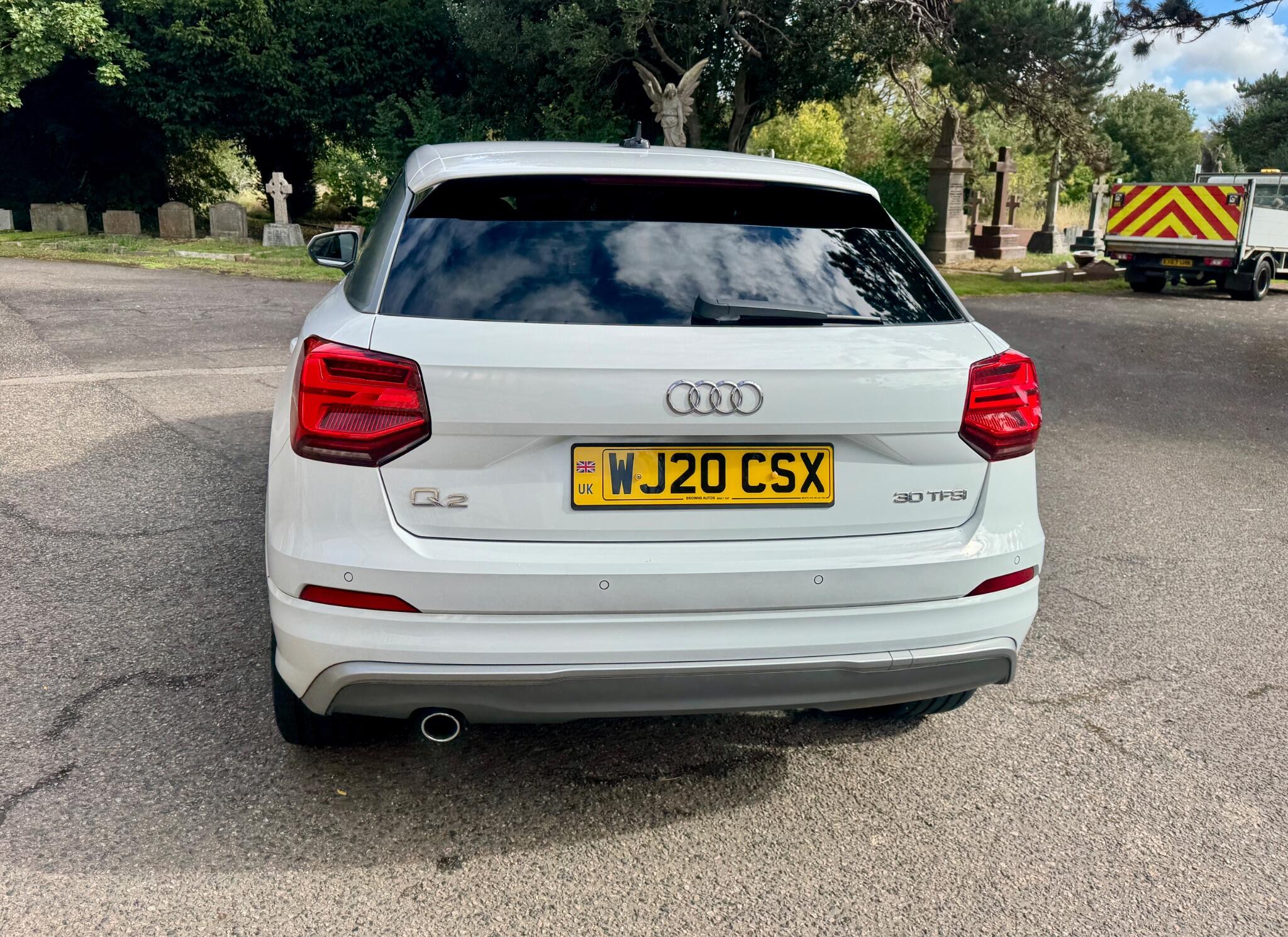 Audi Q2 view 18