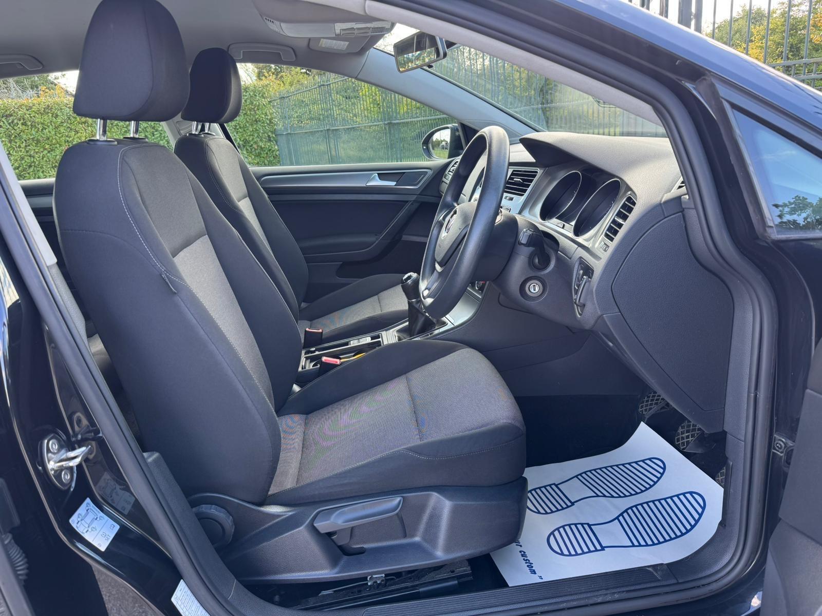 2014 Volkswagen Golf image 13