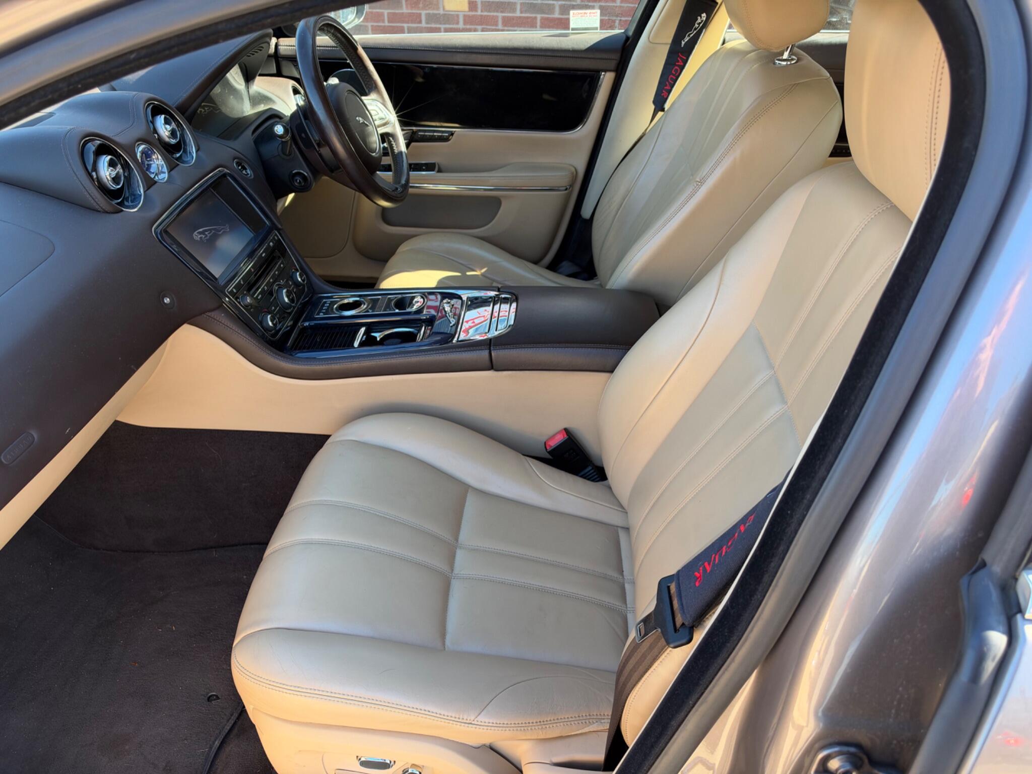Jaguar XJ view 20