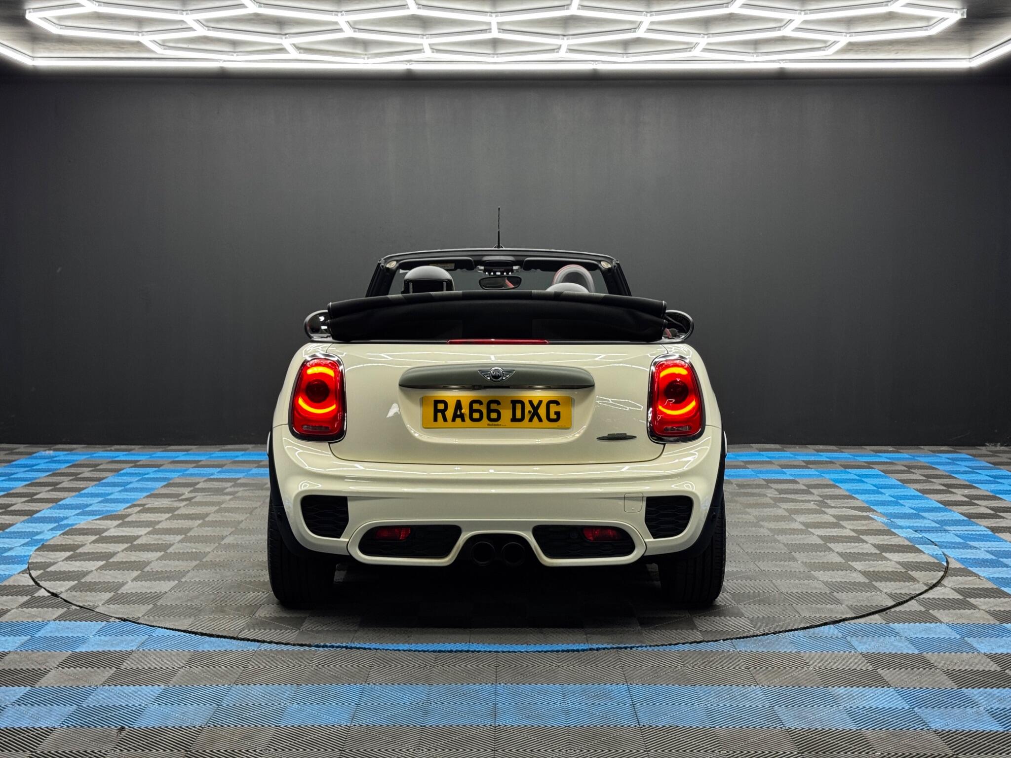 Mini Convertible view 6