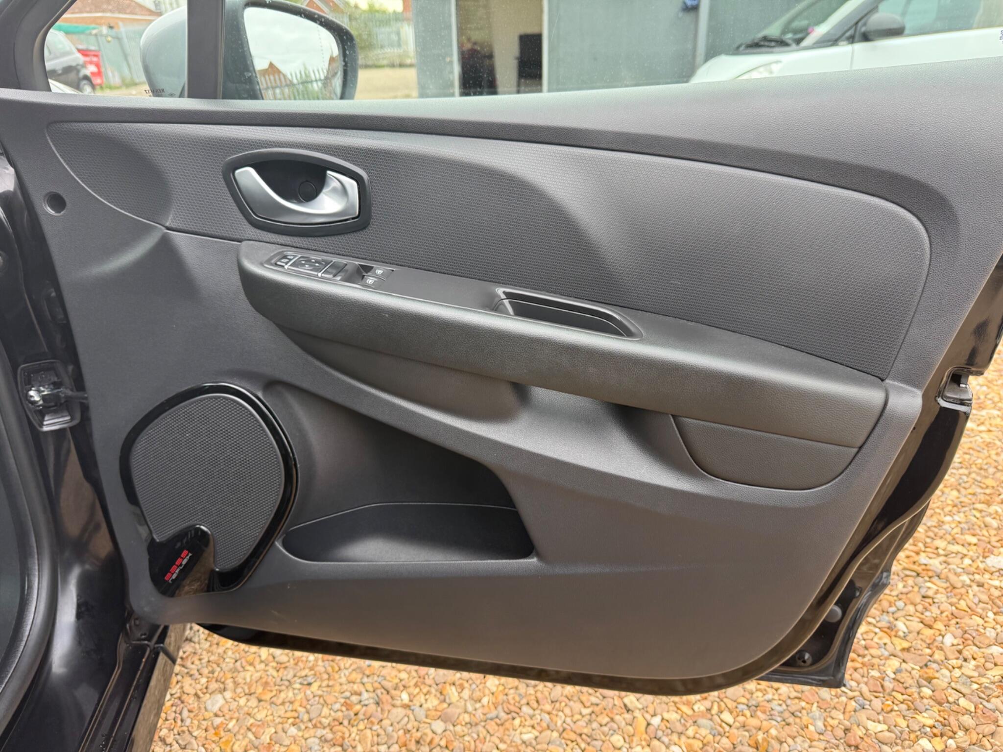 Renault Clio view 32