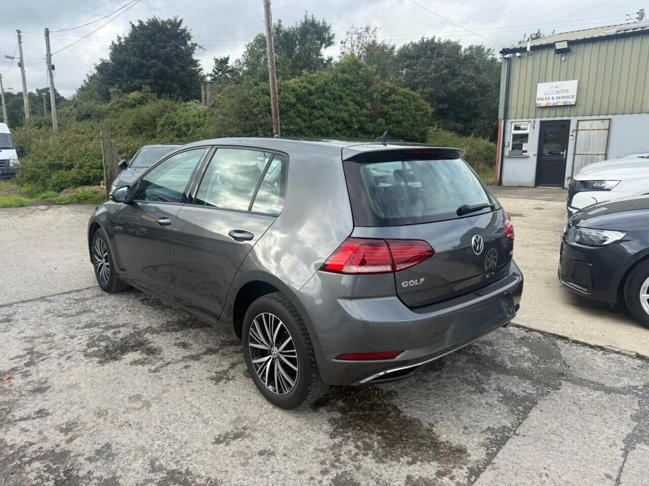 Volkswagen Golf view 5