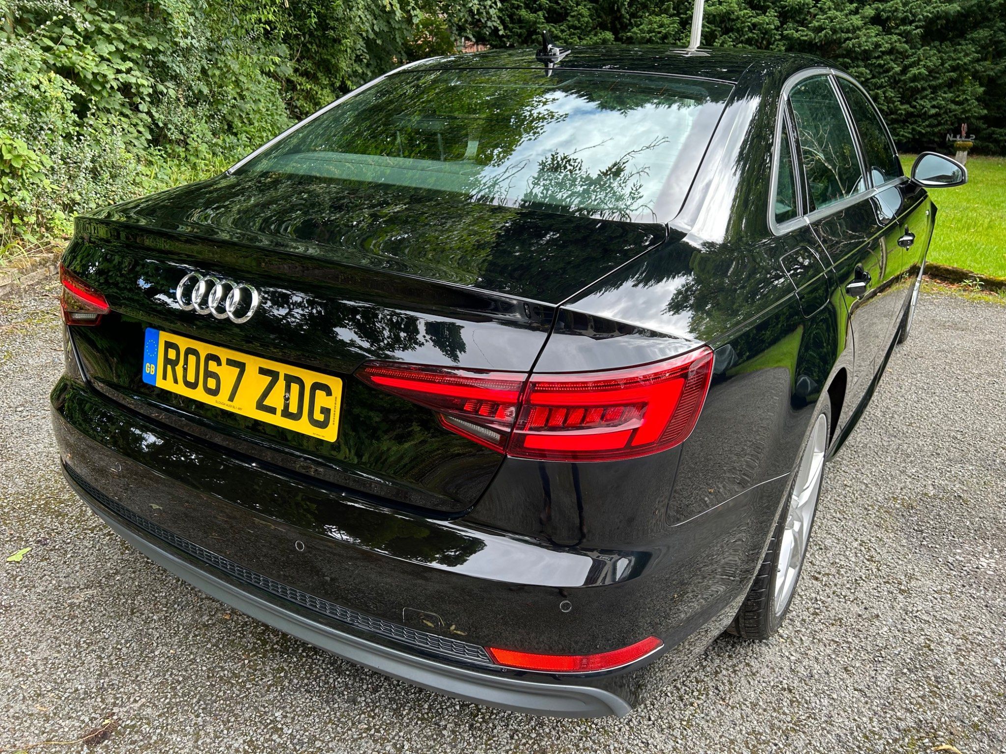 Audi A4 view 12