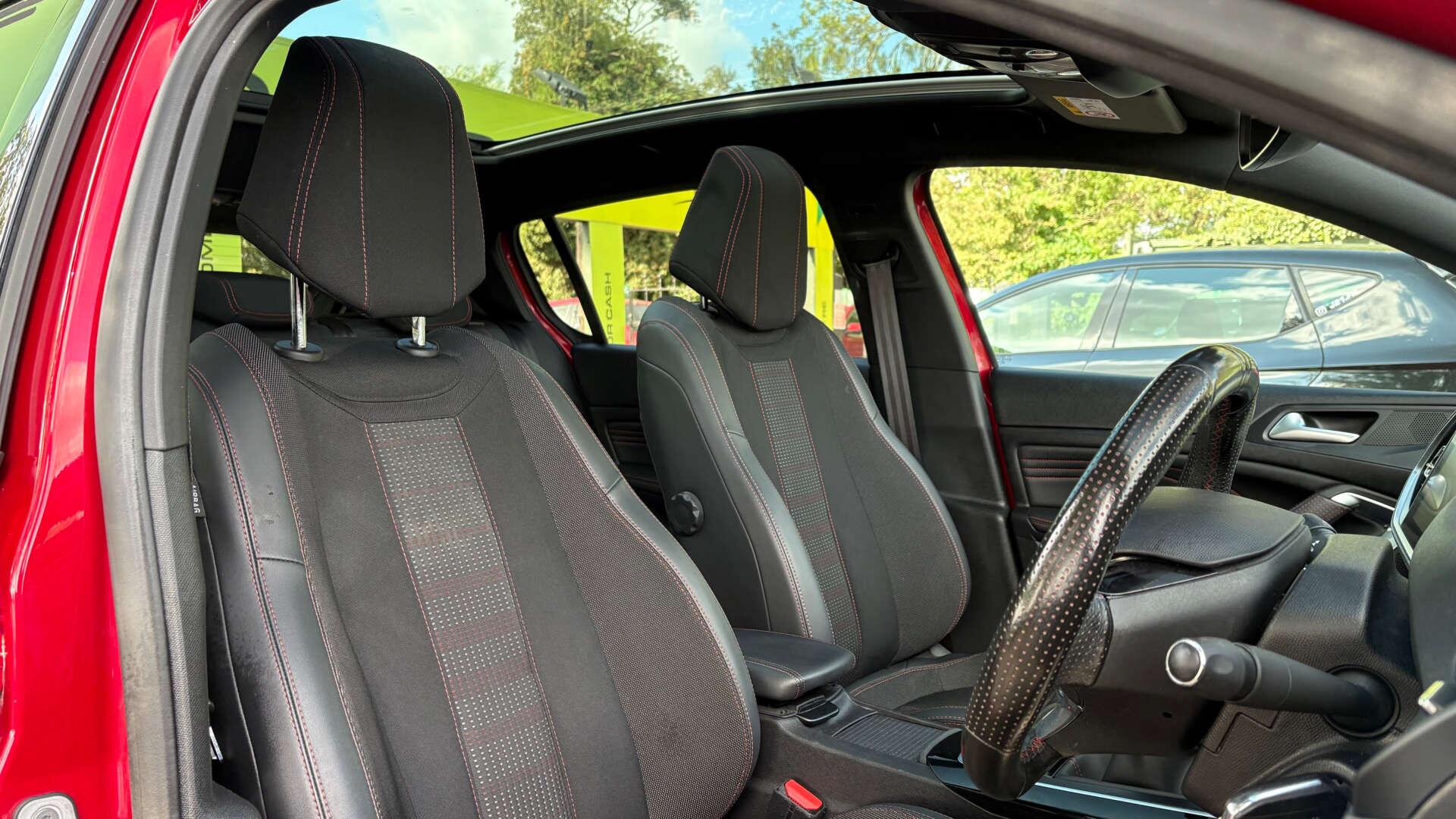 Peugeot 308 view 8