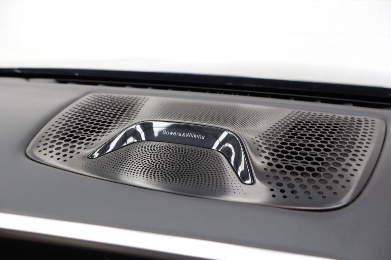 BMW 7 Series view 21