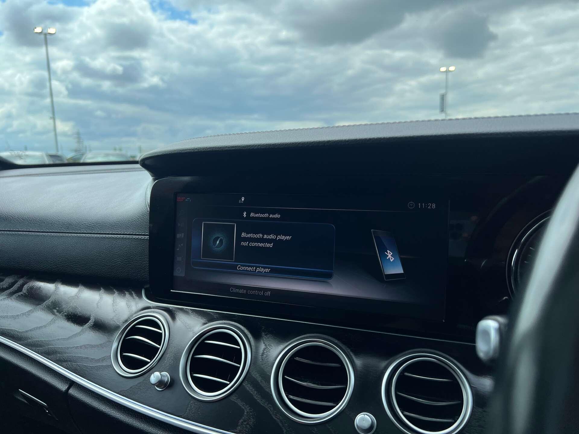 Mercedes-Benz E-Class view 23