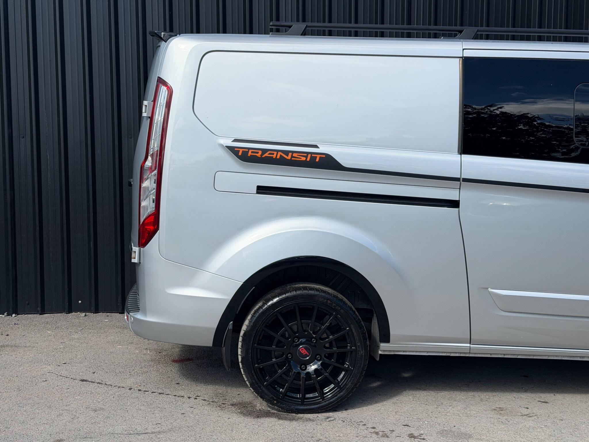 Ford Transit Custom view 20