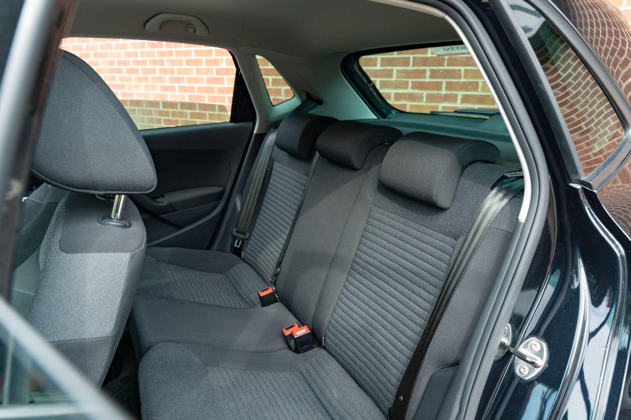 Volkswagen Polo view 8