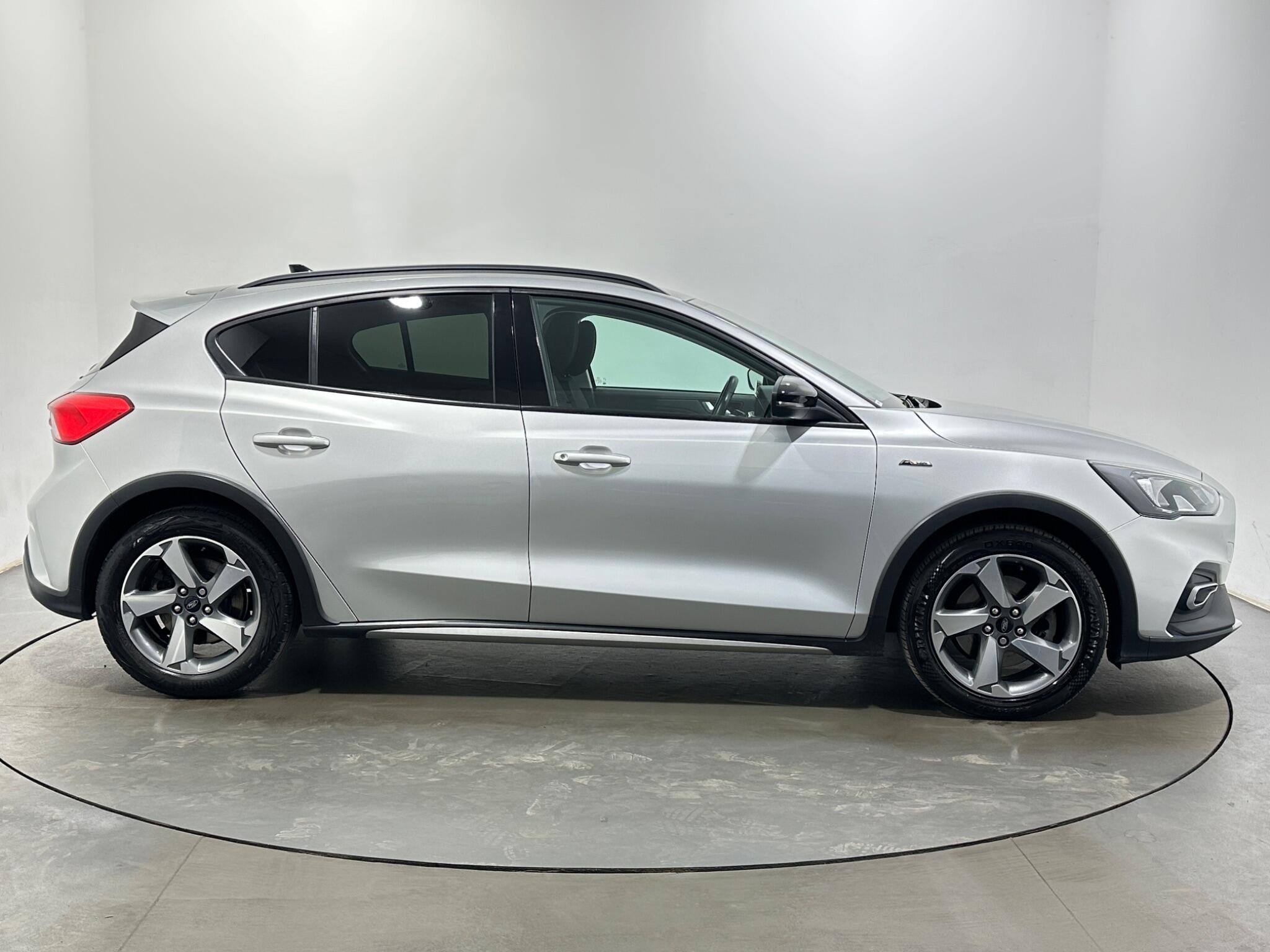 Ford Focus view 9