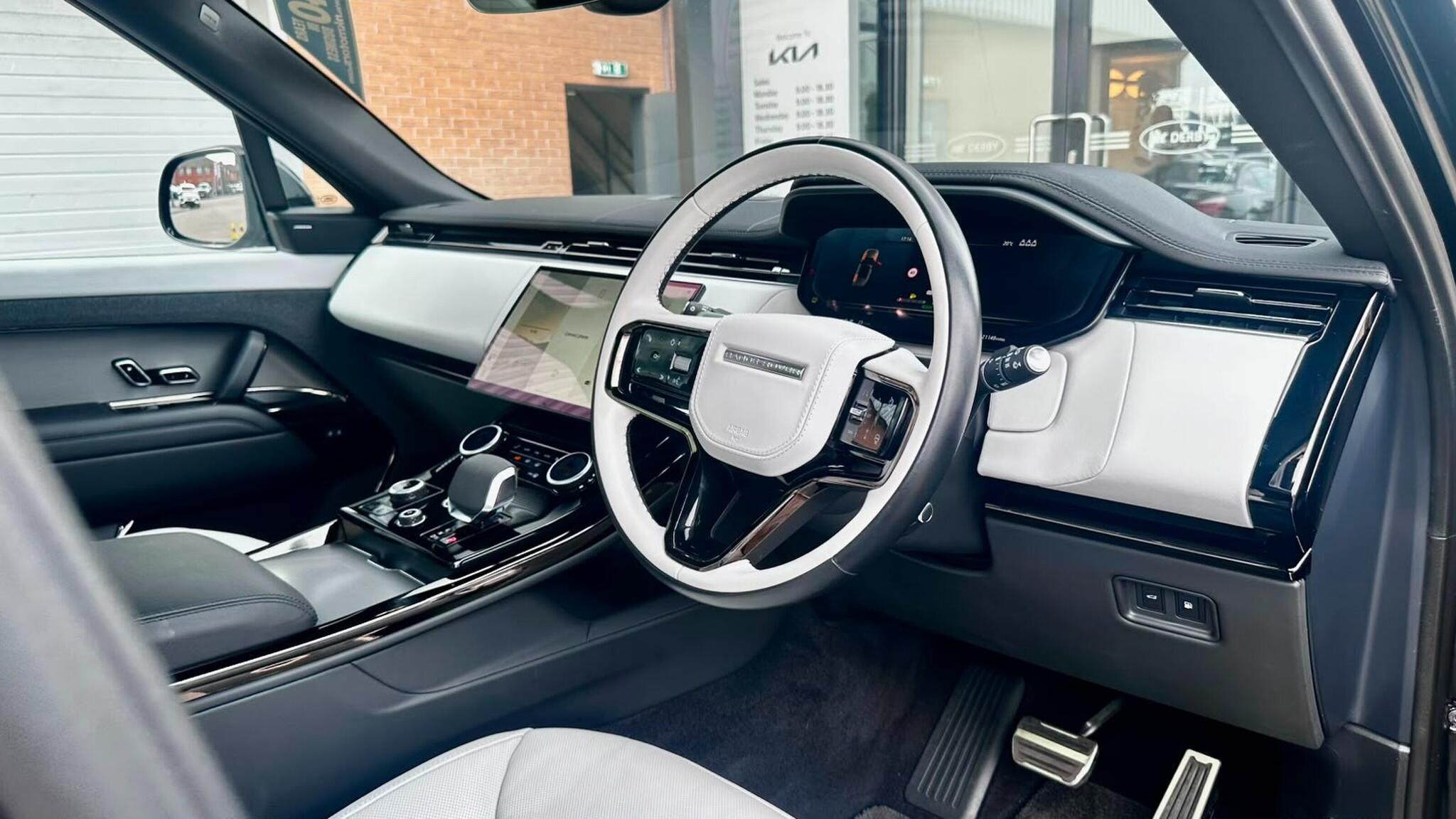 Land Rover Range Rover view 34