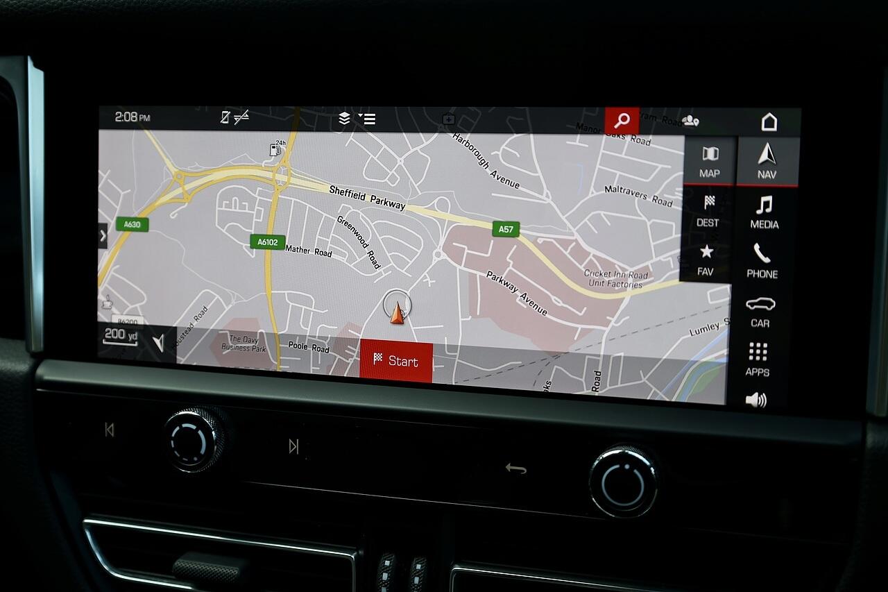 Porsche Macan view 17