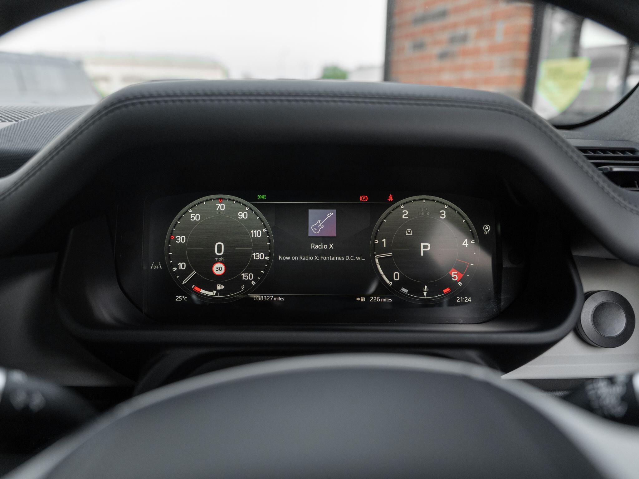 Land Rover Defender 90 view 59
