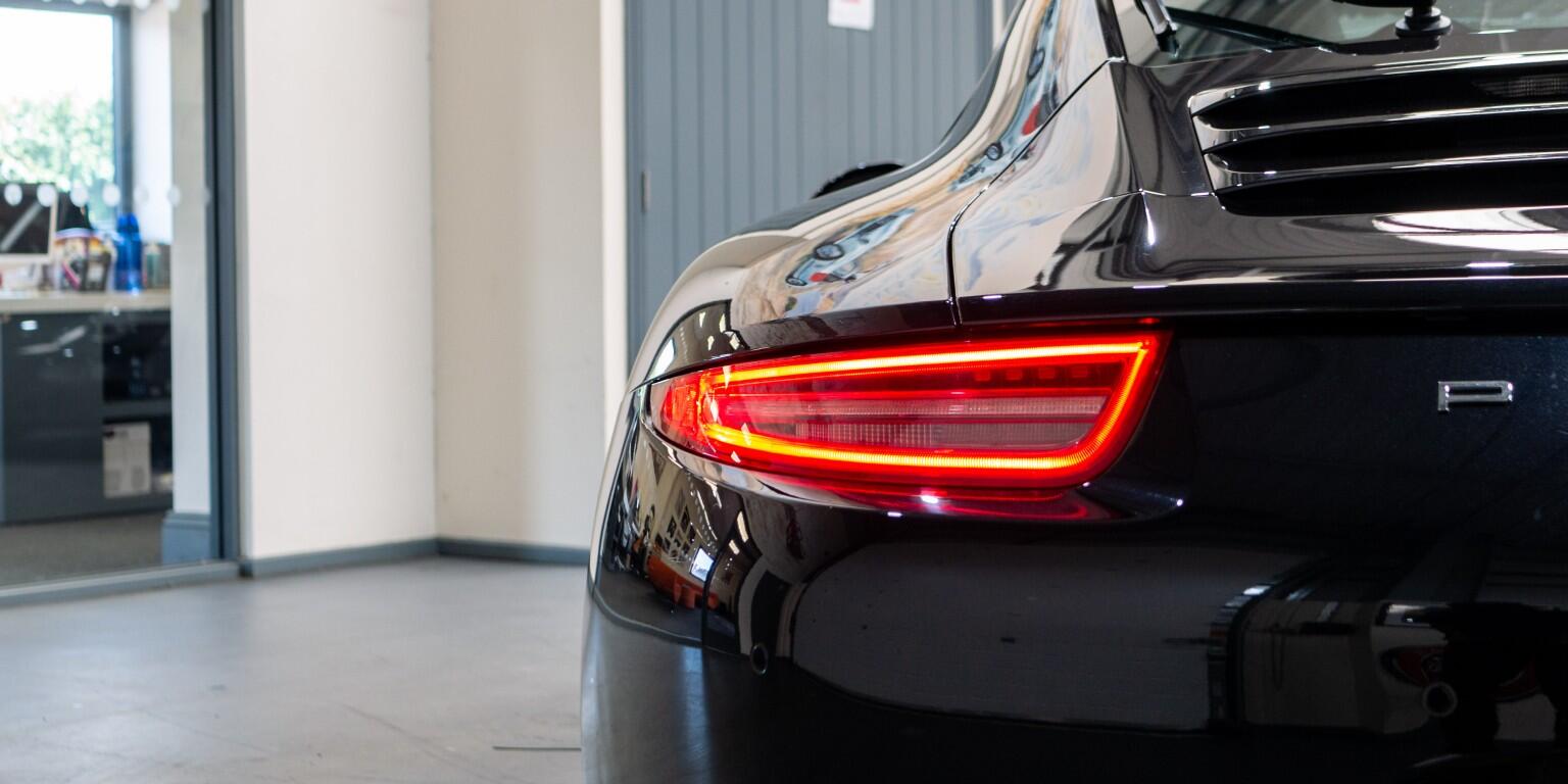 Porsche 911 view 44