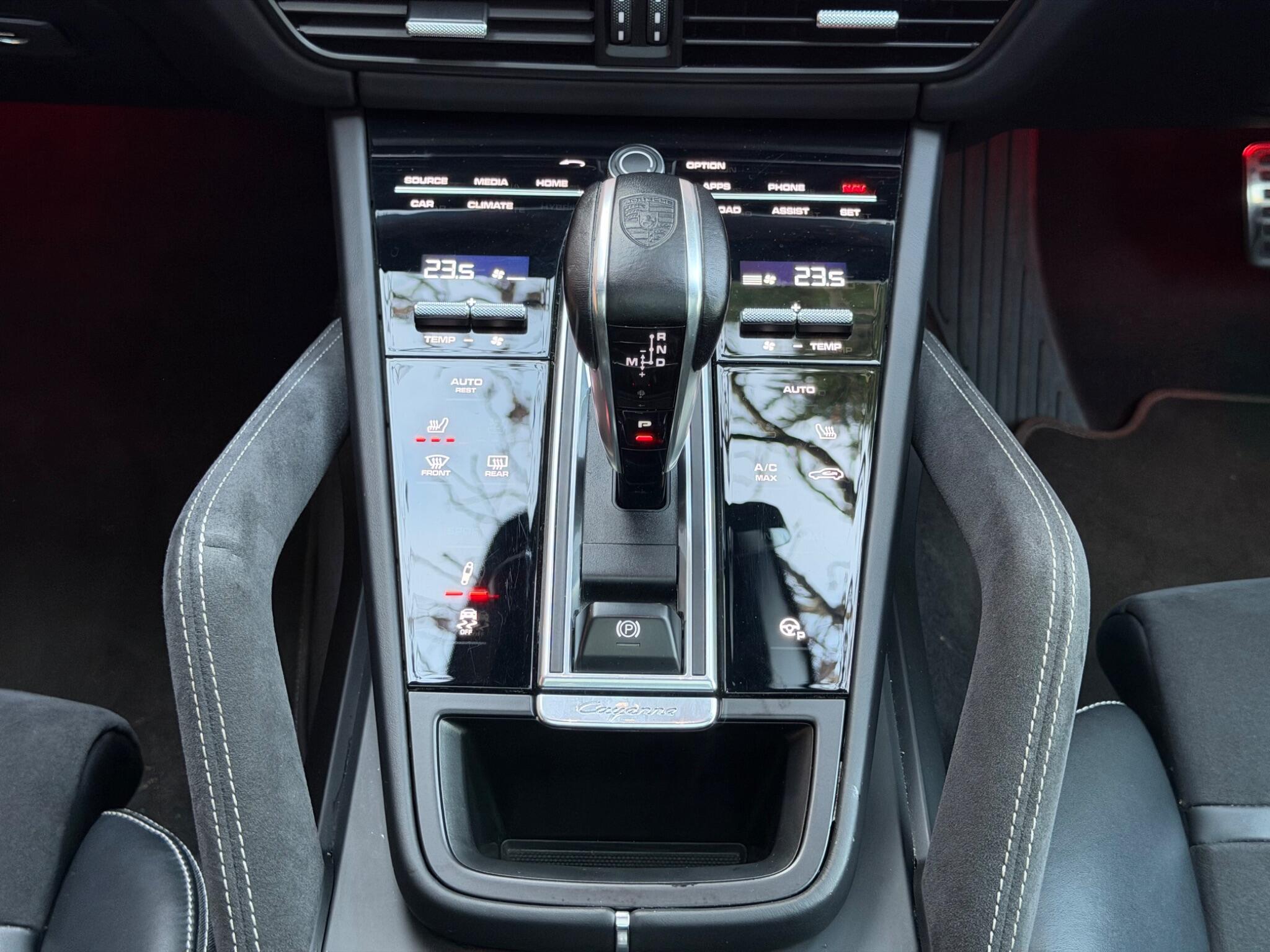 Porsche Cayenne view 24