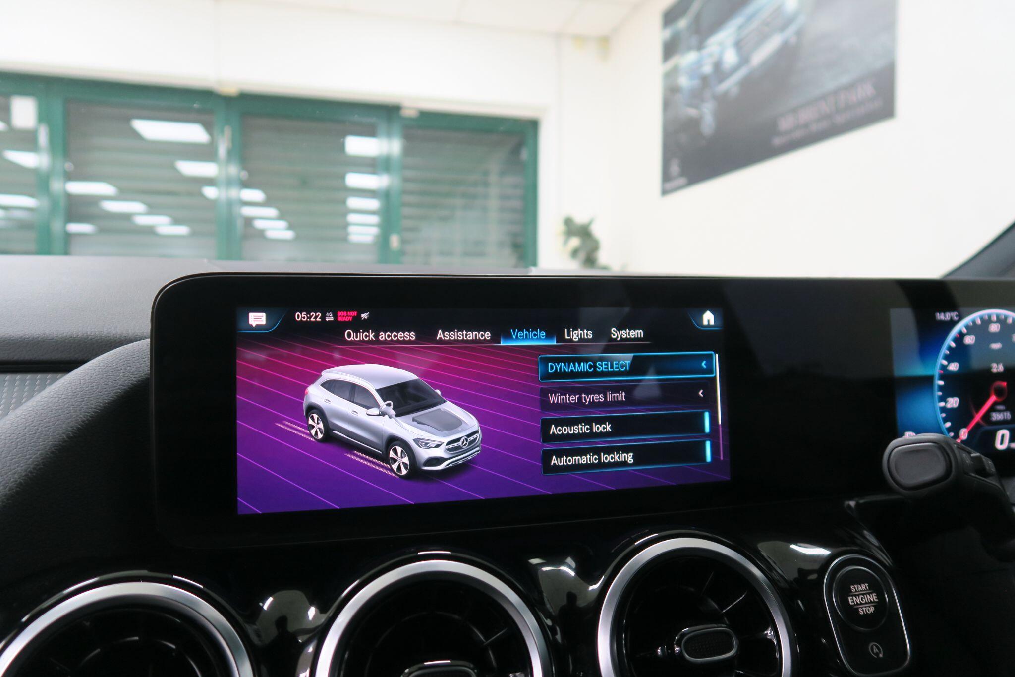 Mercedes-Benz GLA view 14