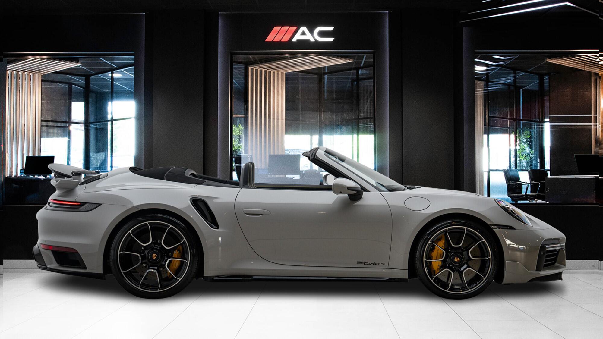 Porsche 911 view 5