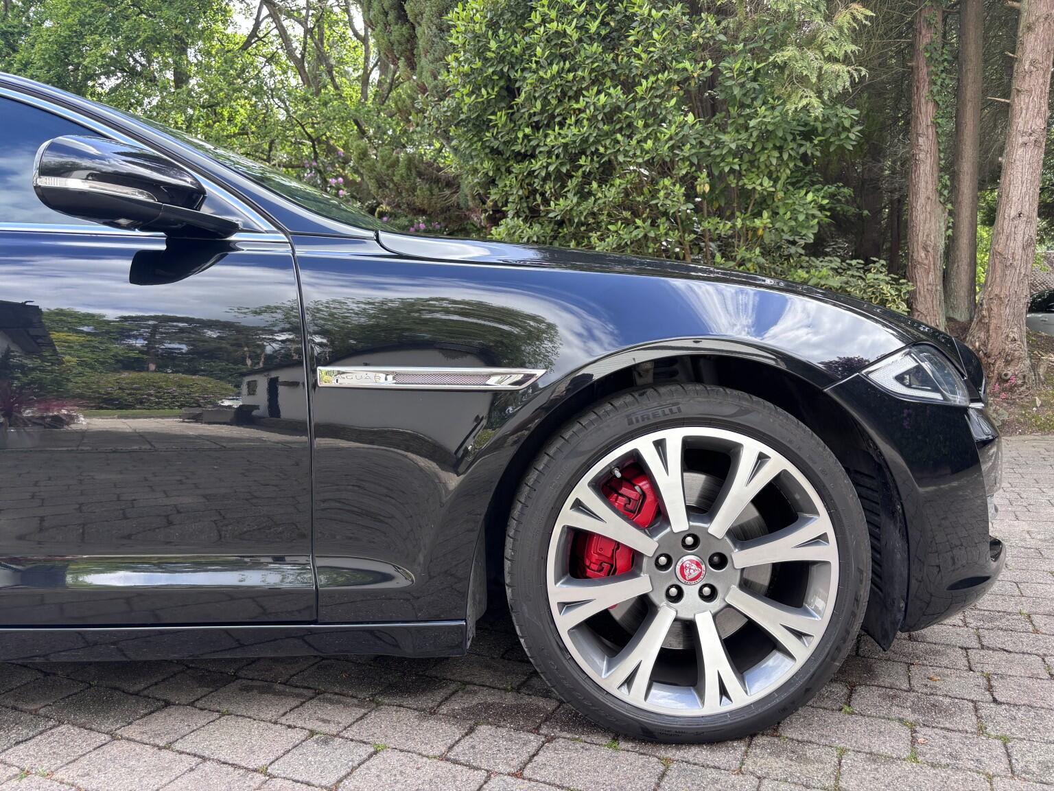 Jaguar XJ view 9