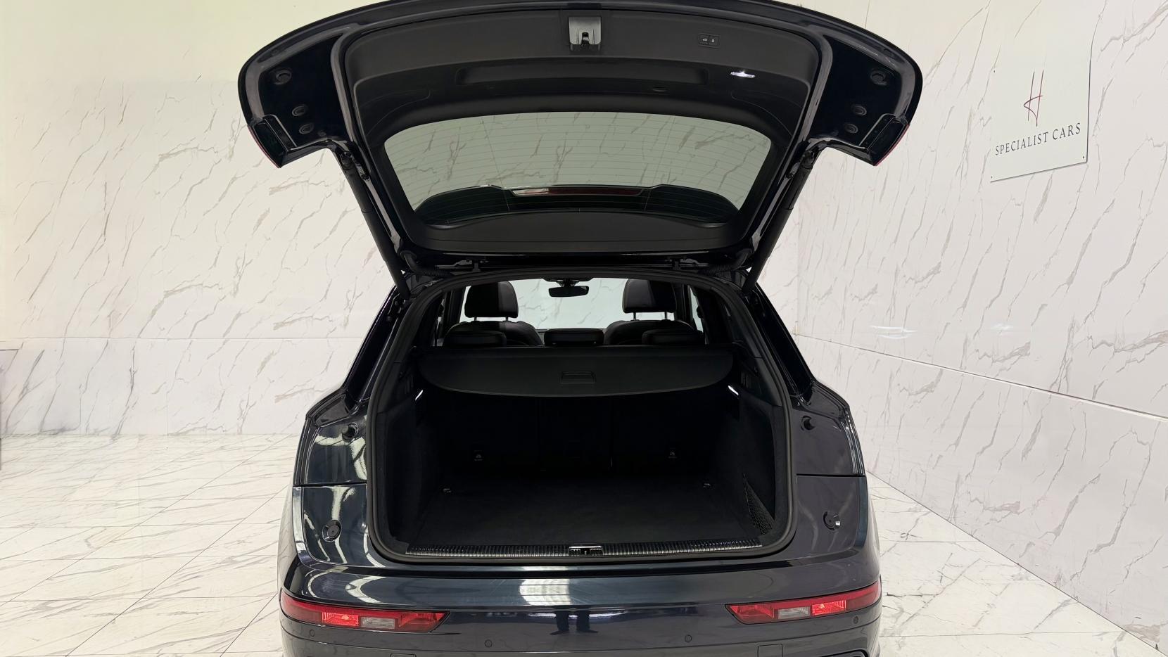 Audi SQ5 view 41