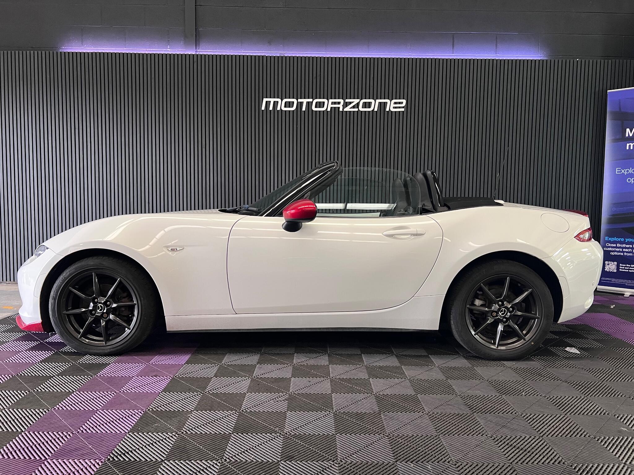Mazda MX-5 view 13