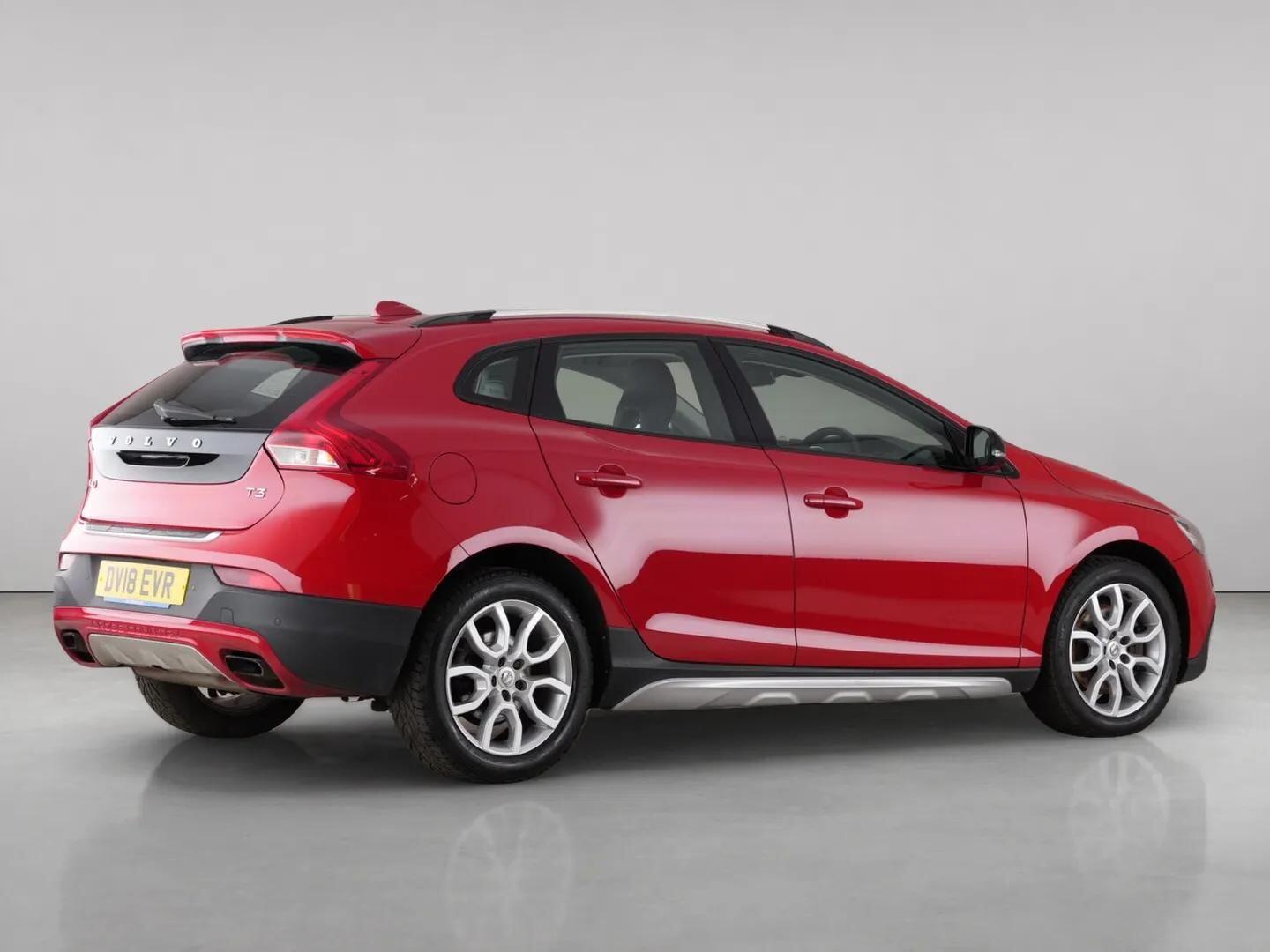 Volvo V40 Cross Country view 6
