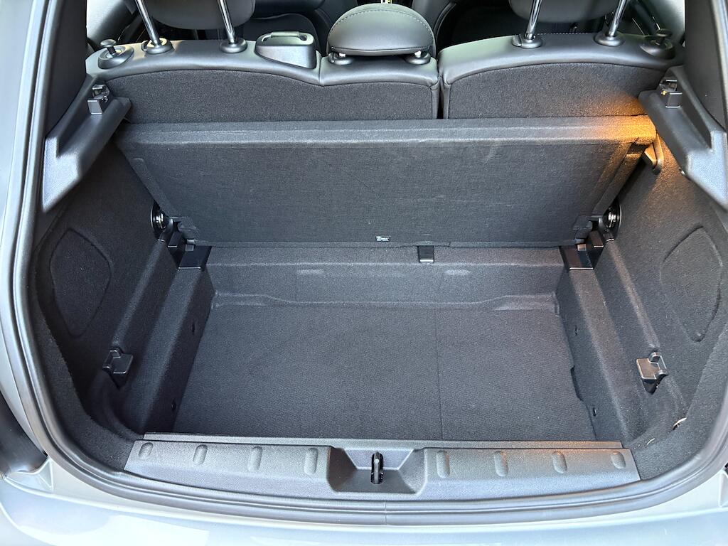 Mini Hatch view 44
