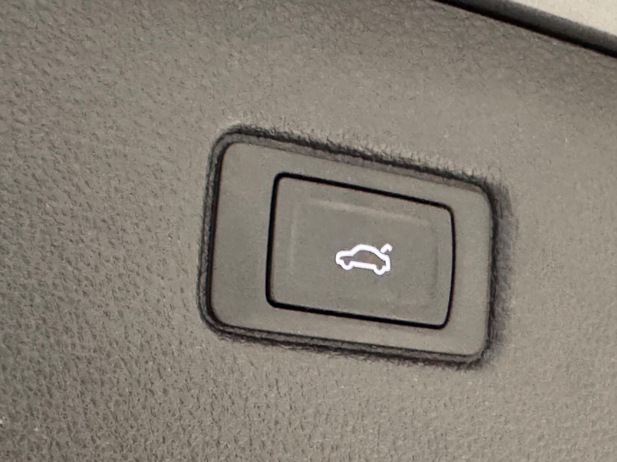 Audi Q7 view 24