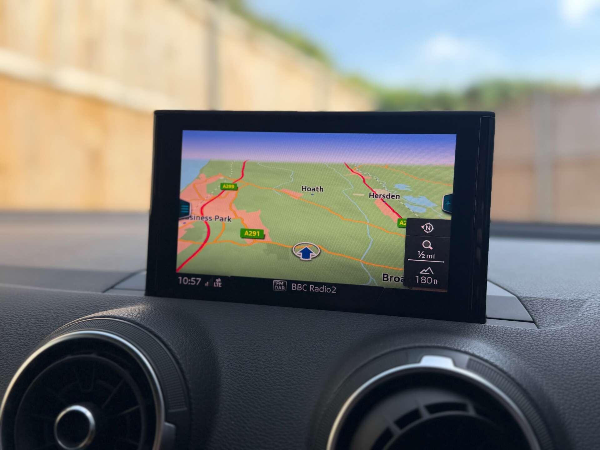 Audi Q2 view 27