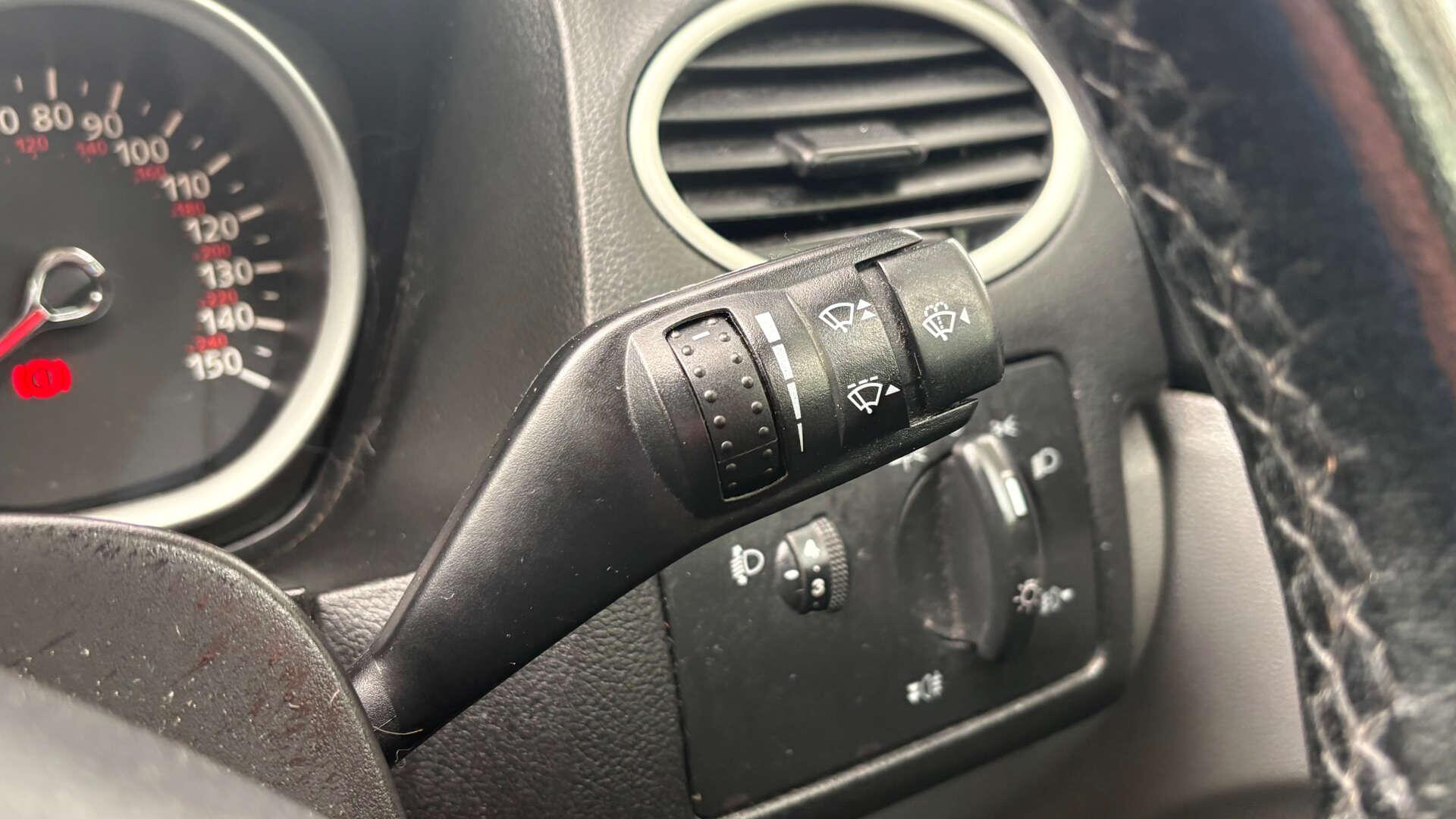 Ford Focus view 19