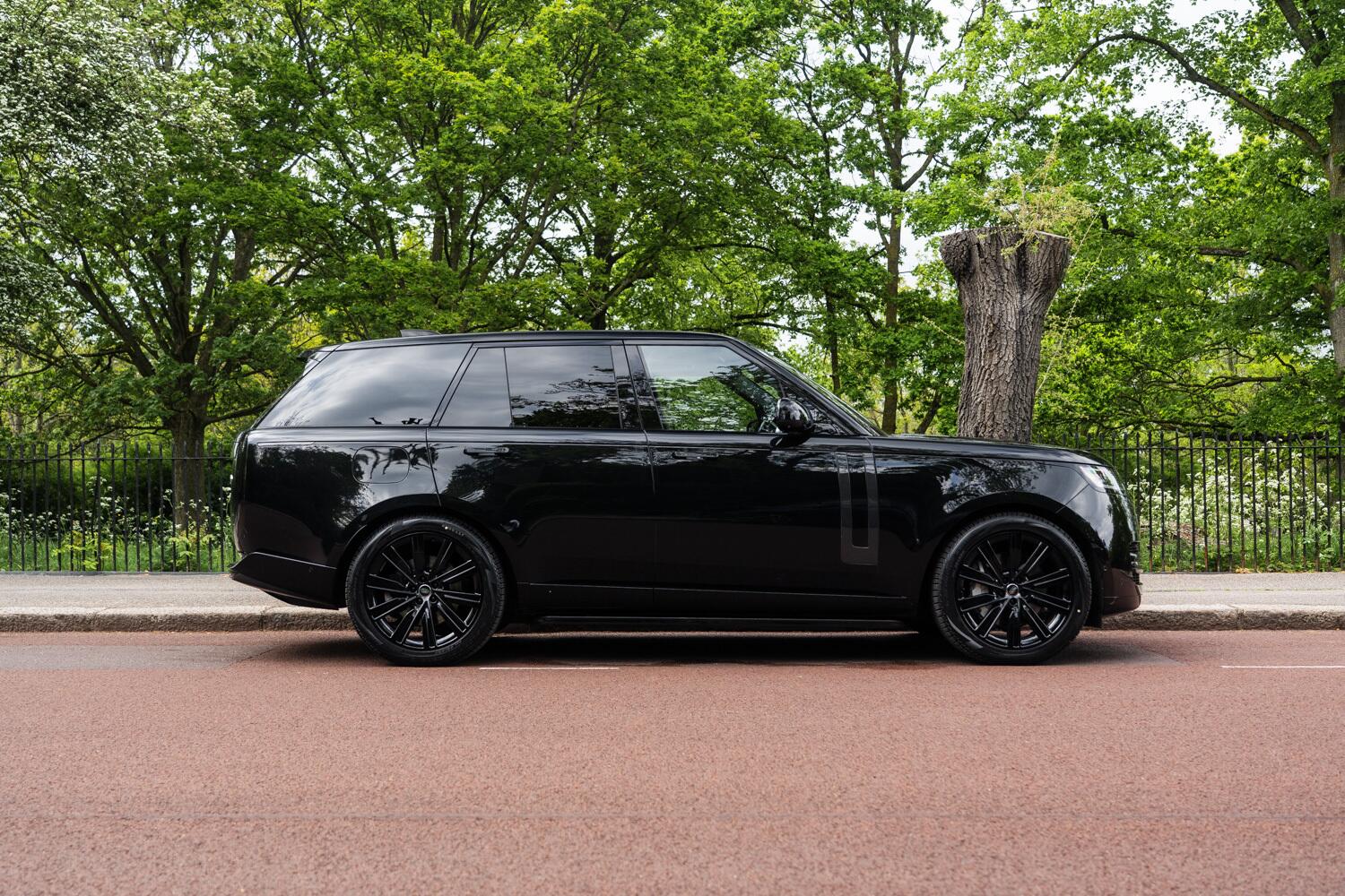 Land Rover Range Rover view 3