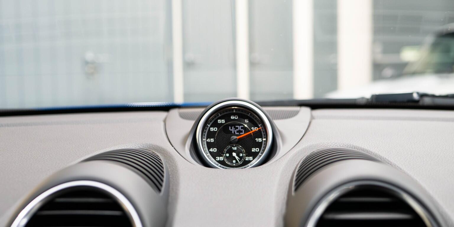 Porsche Cayman view 28