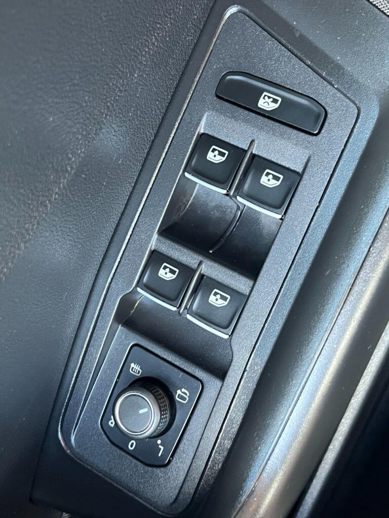 Volkswagen T-Roc view 16