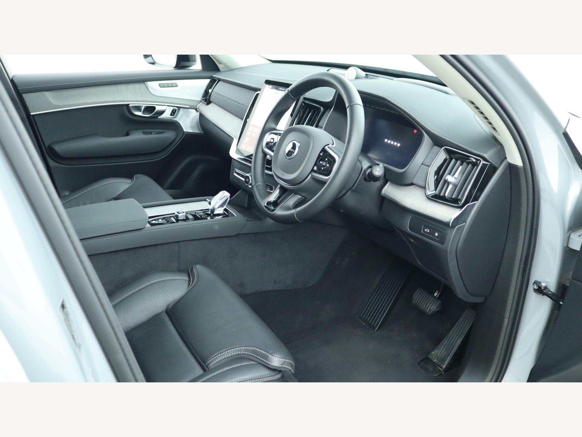 Volvo XC90 view 5