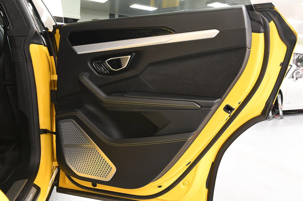 Lamborghini Urus view 28
