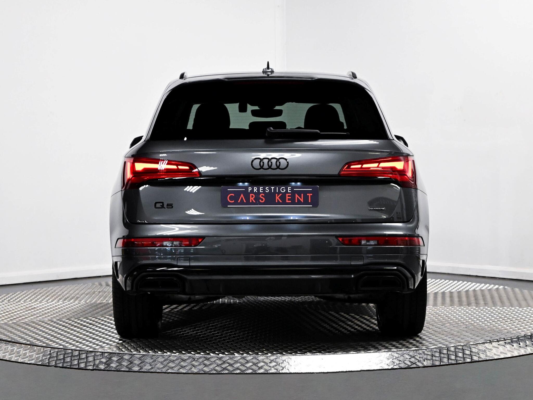 Audi Q5 view 6
