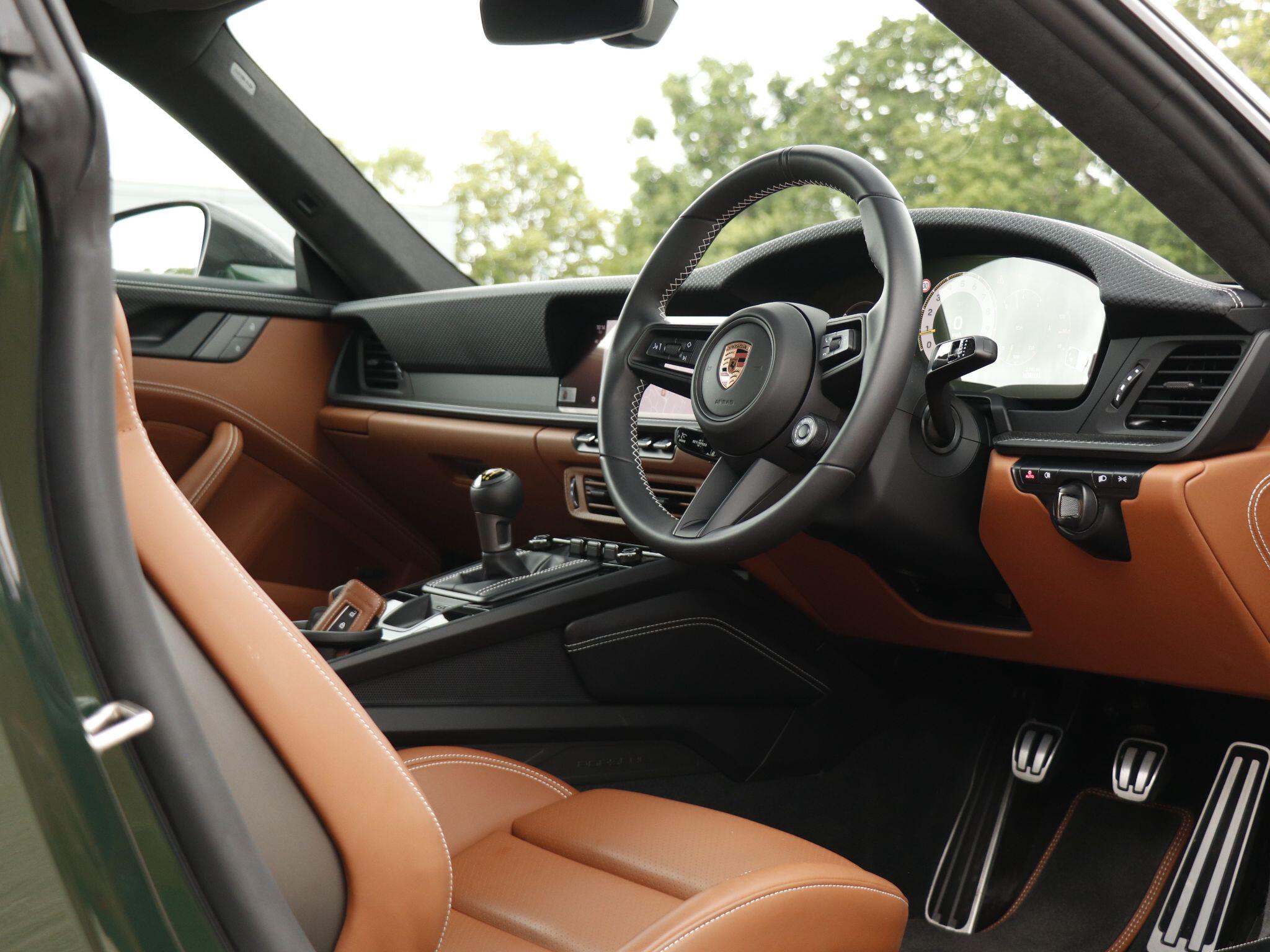 Porsche 911 view 10