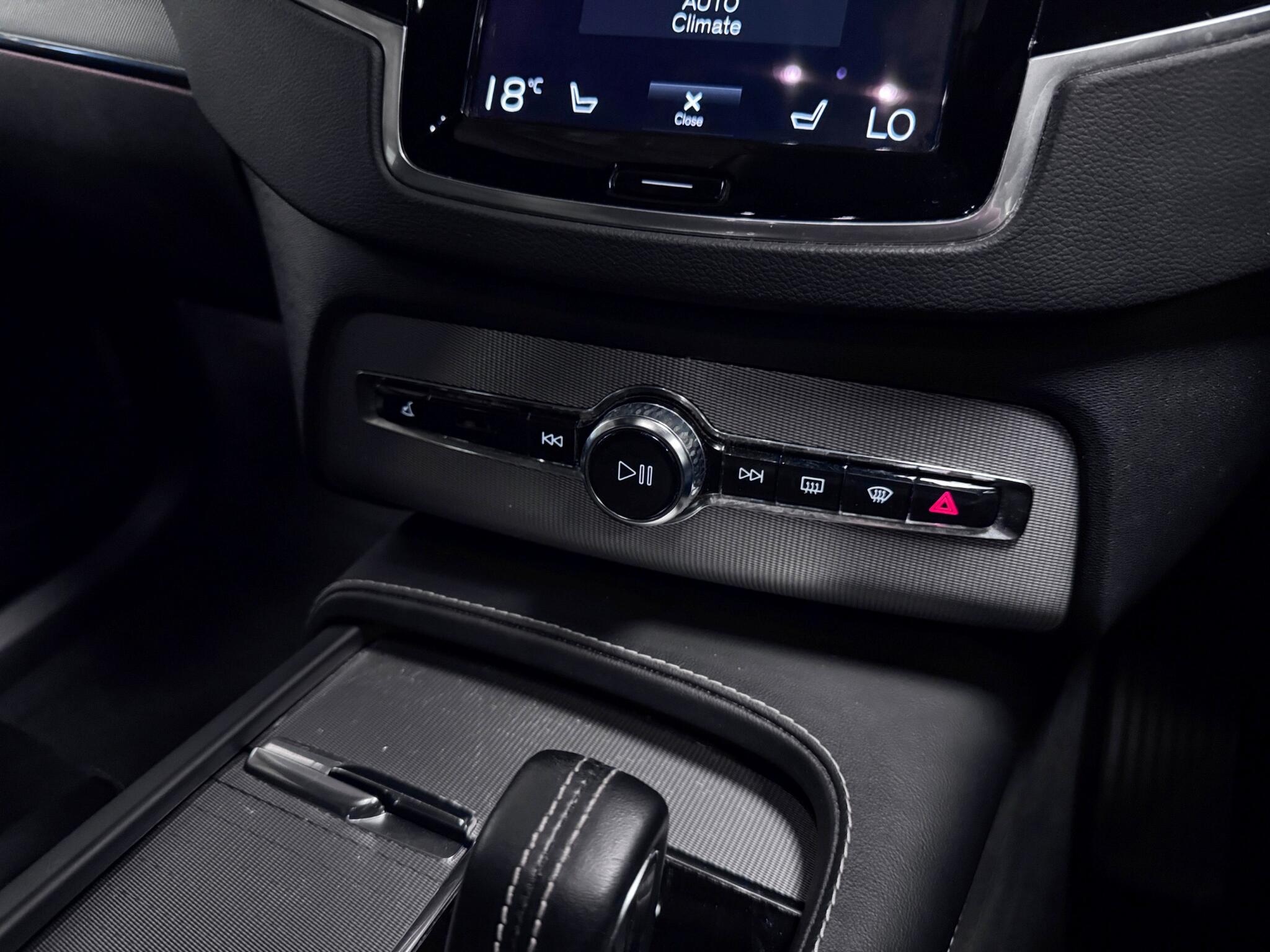 Volvo XC90 view 42