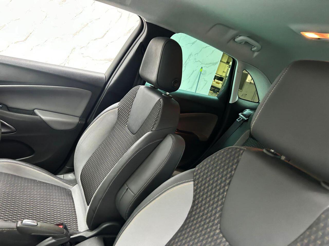 Vauxhall Crossland X view 13