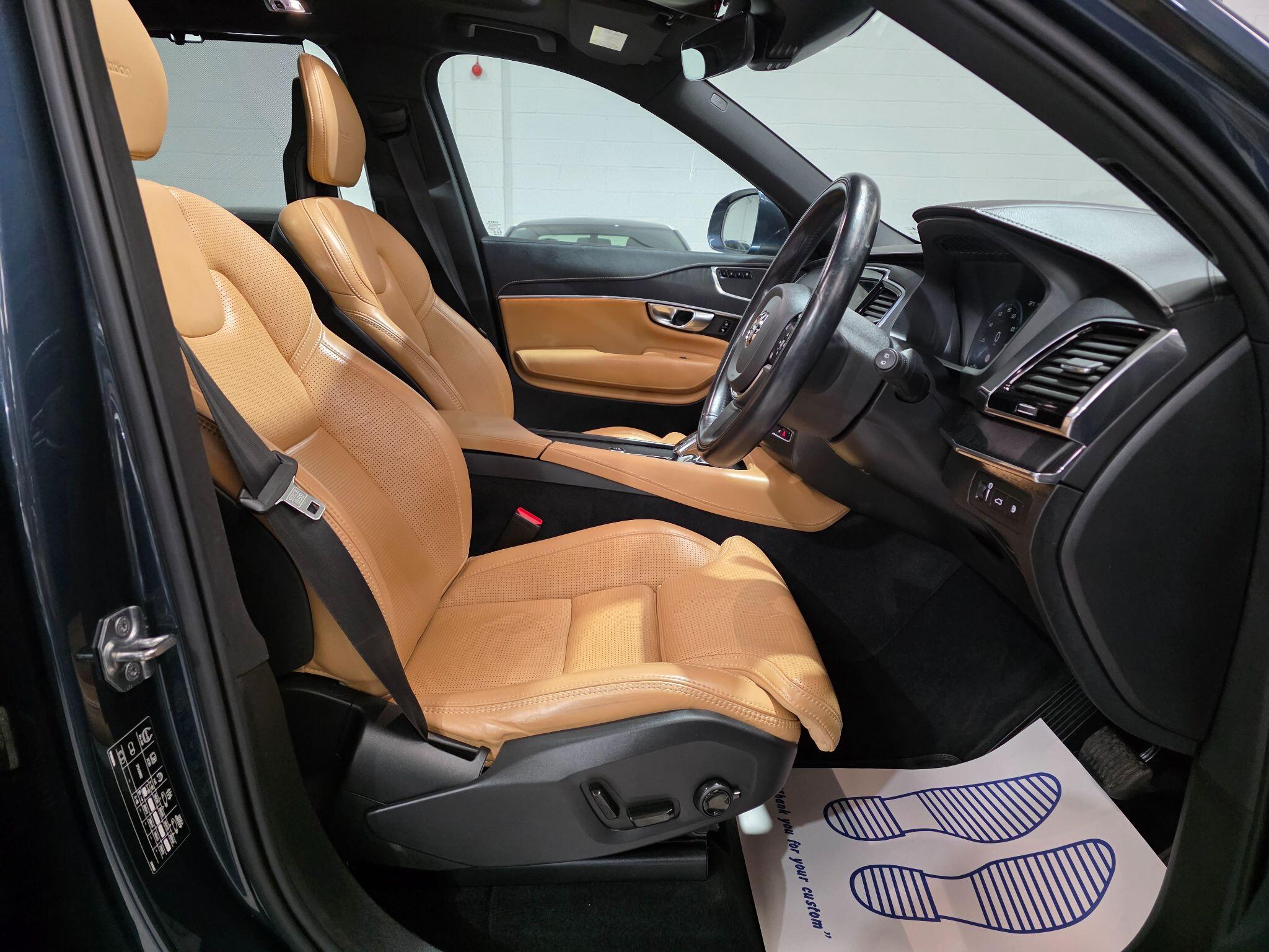 Volvo XC90 view 6