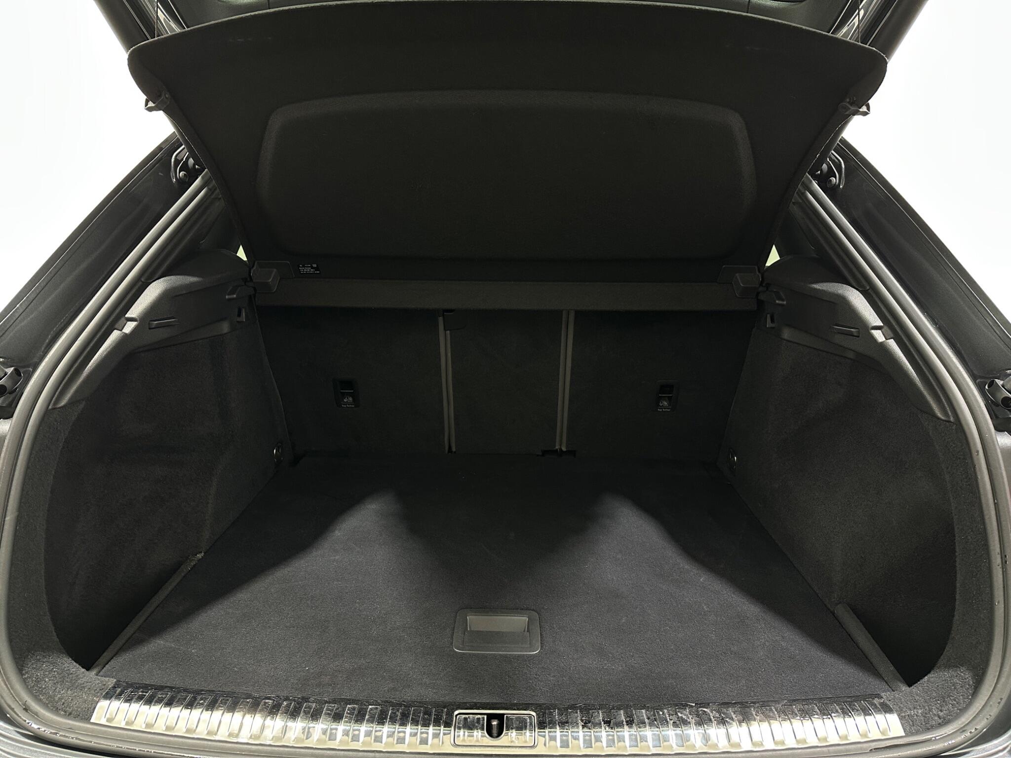 Audi Q3 view 46
