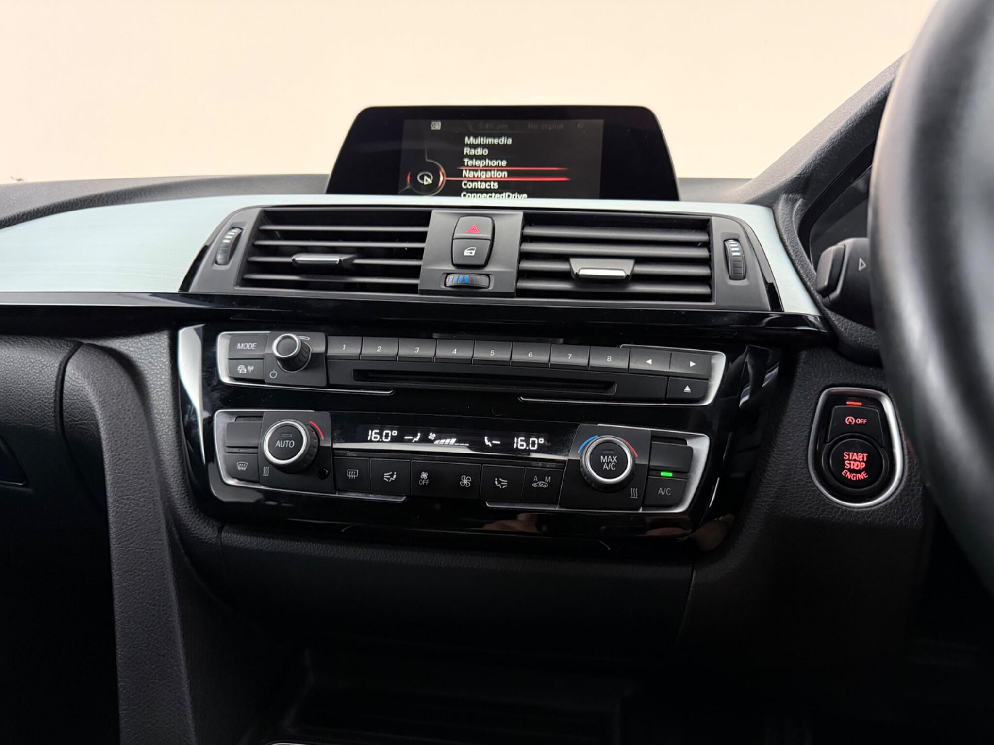 BMW 3 Series view 24