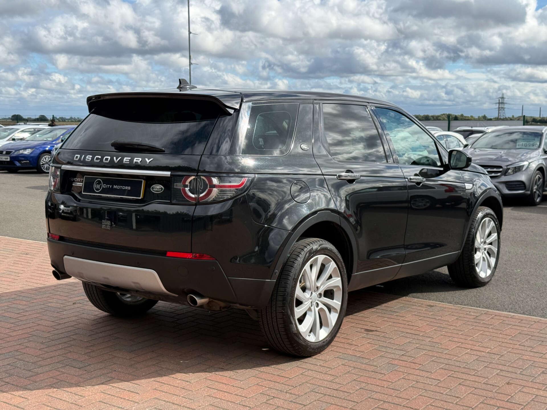 Land Rover Discovery Sport view 20