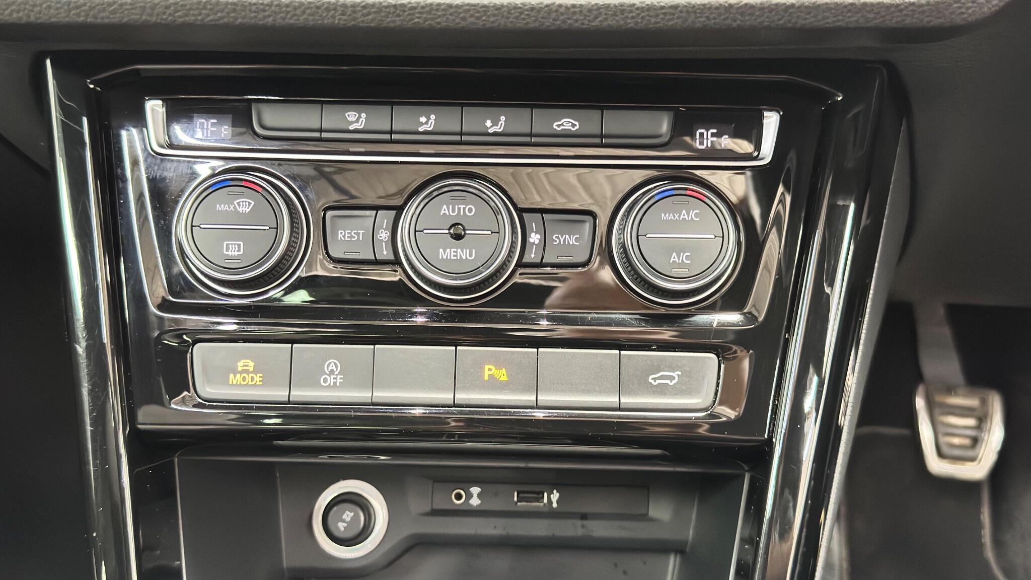 Volkswagen Touran view 32