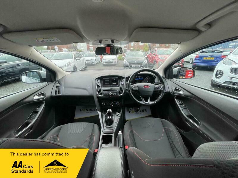 2016 Ford Focus image 35