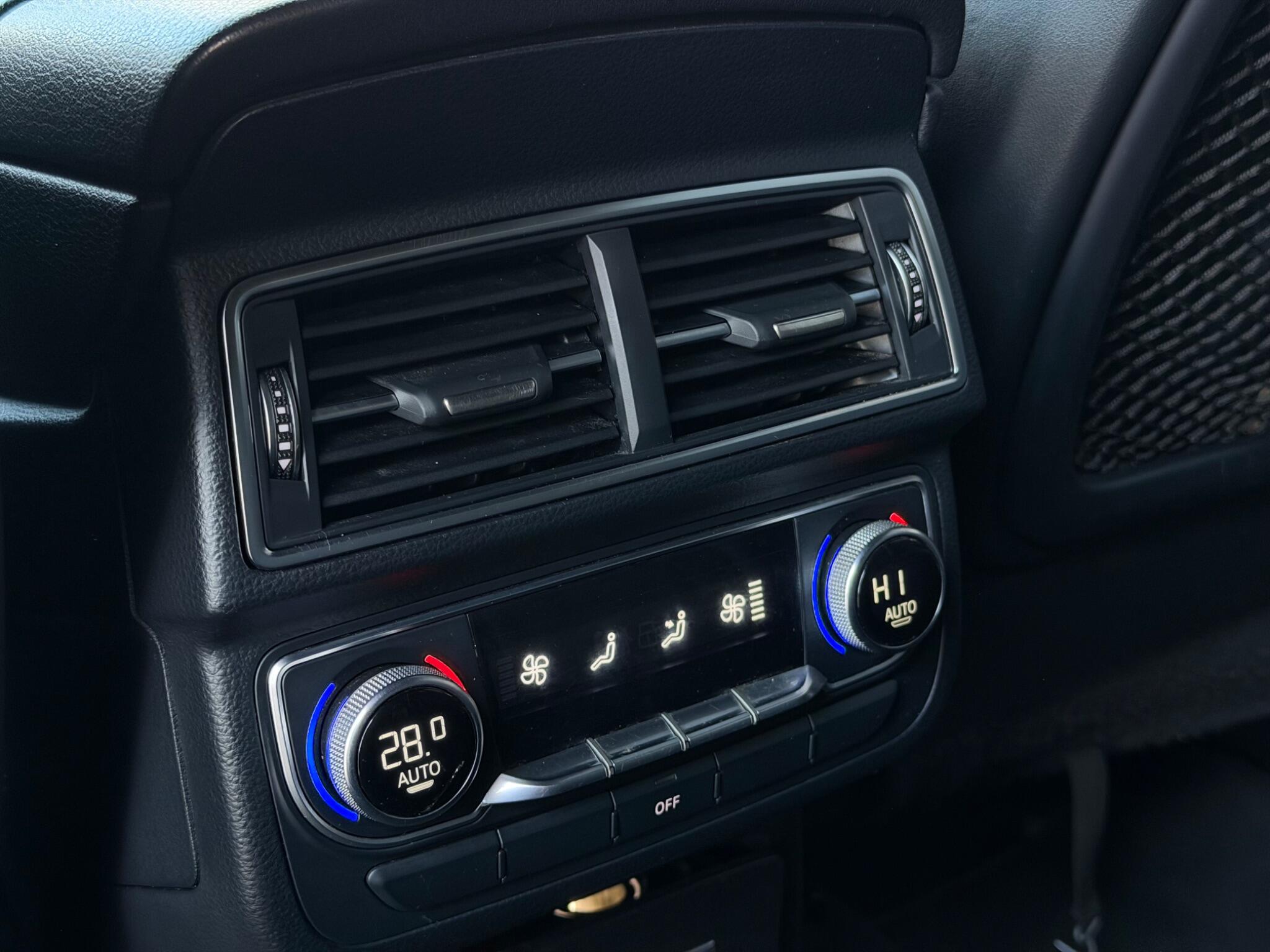Audi Q7 view 25